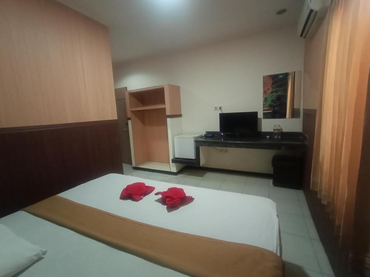 Votel Hotel Tulungagung Dış mekan fotoğraf