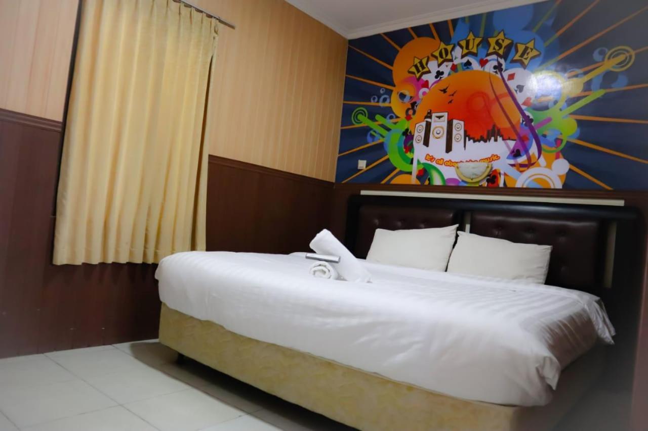 Votel Hotel Tulungagung Dış mekan fotoğraf
