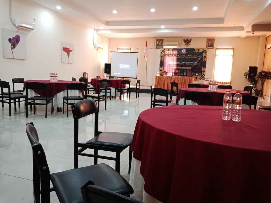 Votel Hotel Tulungagung Dış mekan fotoğraf
