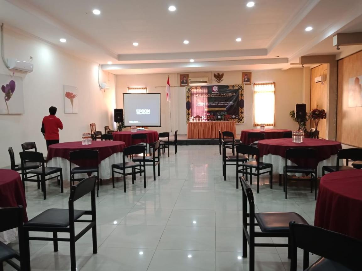 Votel Hotel Tulungagung Dış mekan fotoğraf