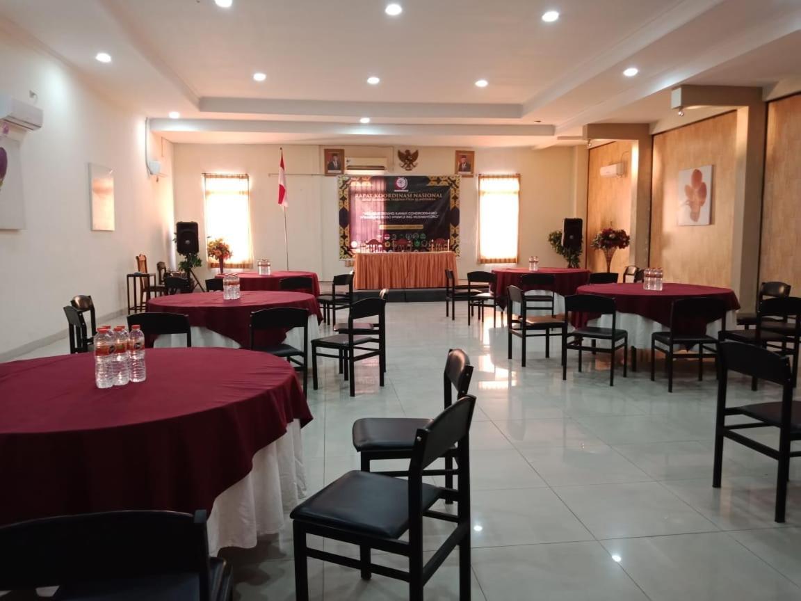 Votel Hotel Tulungagung Dış mekan fotoğraf