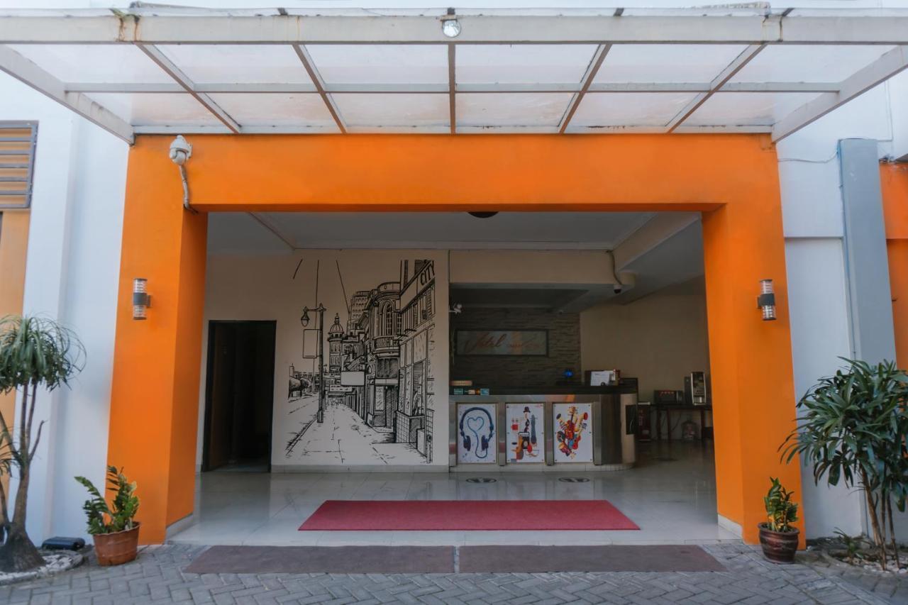 Votel Hotel Tulungagung Dış mekan fotoğraf