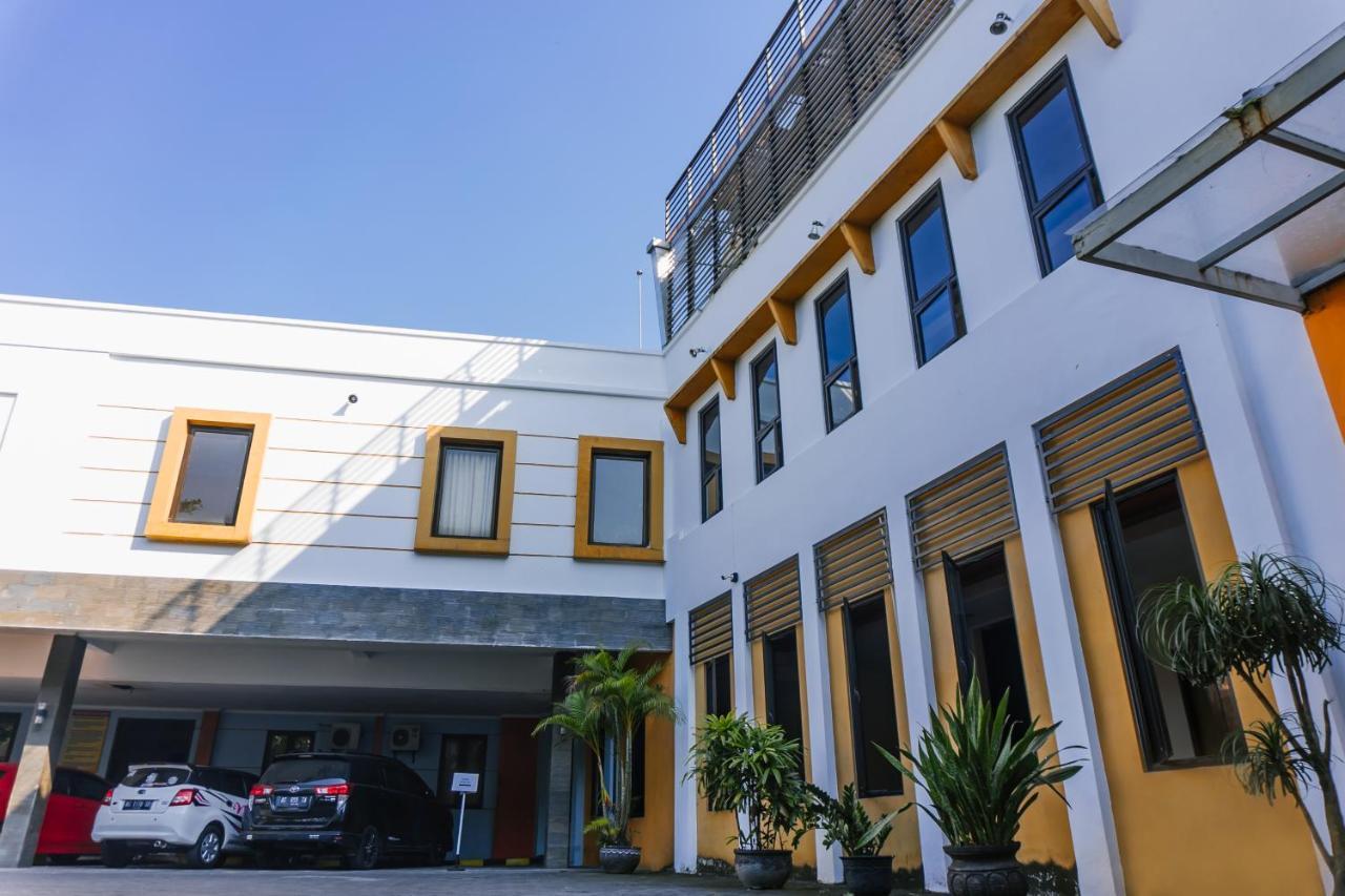 Votel Hotel Tulungagung Dış mekan fotoğraf