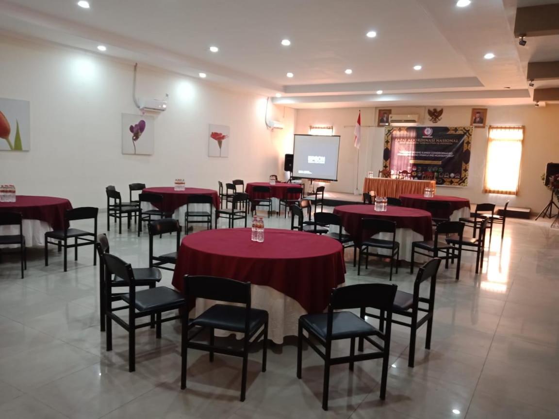 Votel Hotel Tulungagung Dış mekan fotoğraf